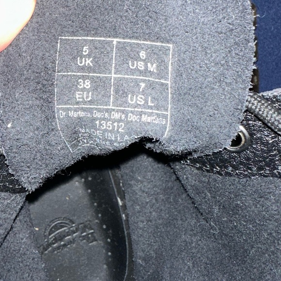 Dr.Martin’s 1460 soft leather lace up boots - Picture 8 of 9